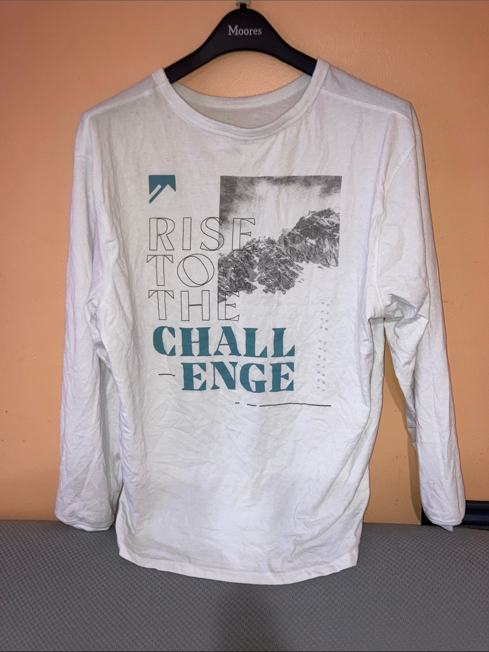 Old Navy White Long-Sleeve Graphic Tee with Teal and Gray Print